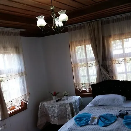 Hotel White House 3*